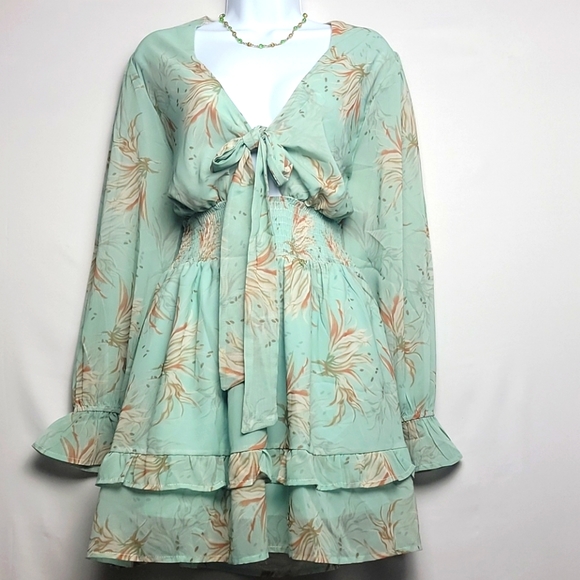 Women V-NECK Chiffon Print Self Tie Knot Front Dress - Picture 1 of 9